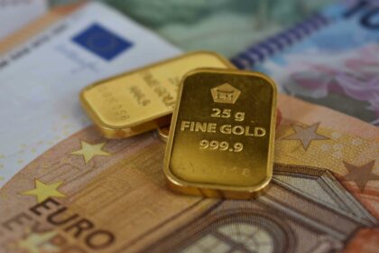 Gold Hits Record and Stocks Fall Amid Greenland Crisis