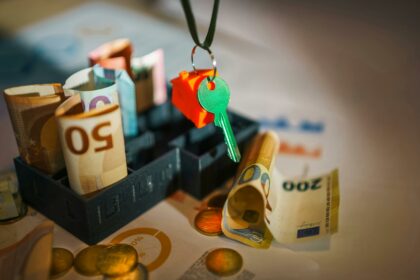 Comparative Analysis of Citibank and Discover Checking Accounts