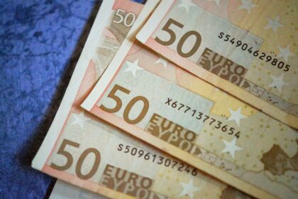 Wells Fargo vs Current: A Comprehensive Savings Interest Rate Comparison
