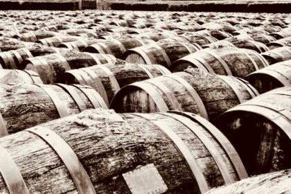 U.S. Encourages Flow of Iranian Oil While It Battles Iran