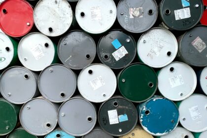 Oil Surpasses $100 a Barrel: Implications for AI Investors