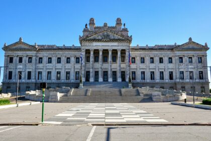 US Down to 'Last Chance' to Pass CLARITY Act Before 2030: Lummis