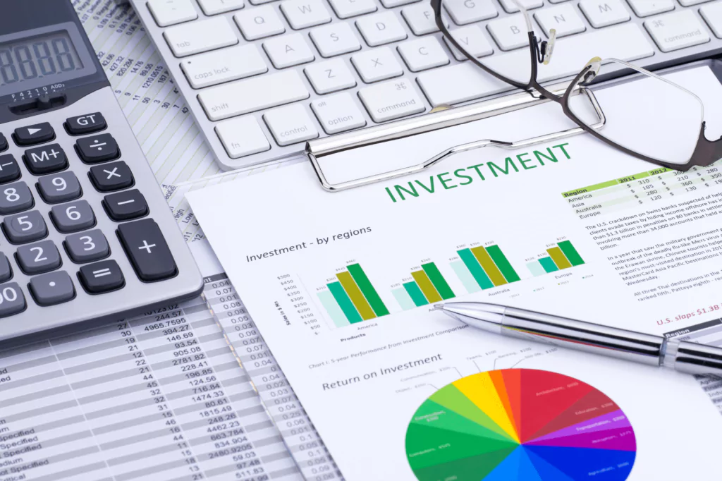 Overview of investment funds showing charts and graphs.