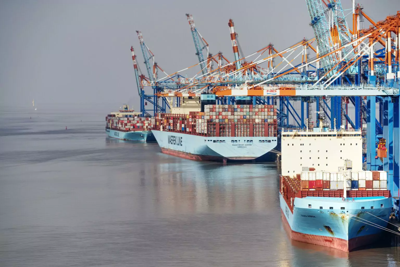At a Seattle Port Rocked by Tariffs, There Were 70 Jobs for 600 Workers