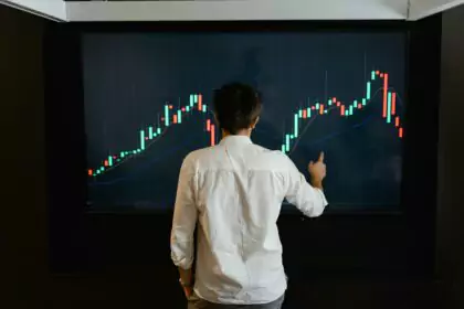 I'm a Financial Adviser: Here's How to Earn a Fistful of Interest on Your Cash in 2026