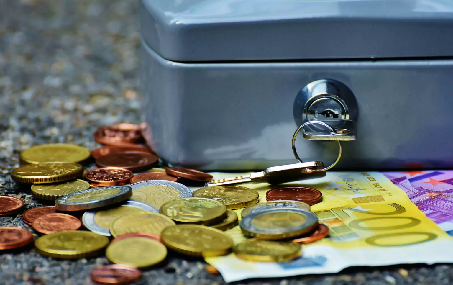 Suspected US Seizure Theft Wallet Launches Memecoin, Crashes 97%