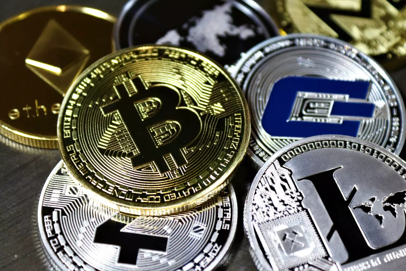 Active Solana Addresses Spike 115%, Four in 10 Merchants Take Bitcoin: Month in Charts