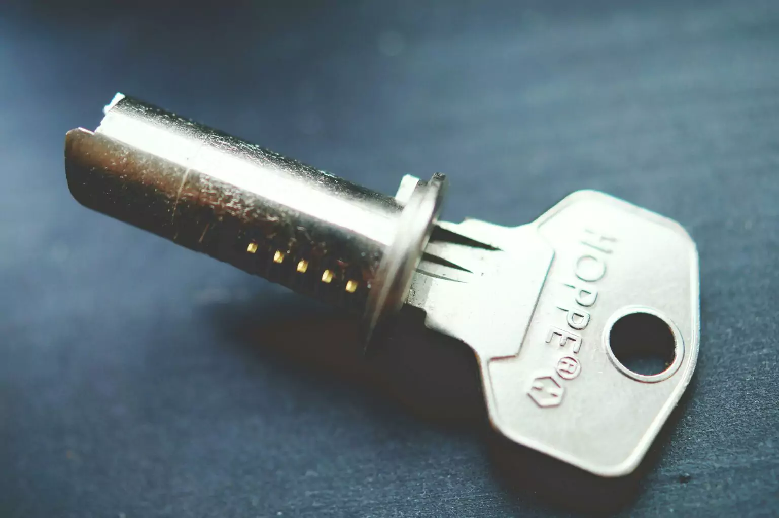 User loses $282M in one of the largest social engineering crypto heists