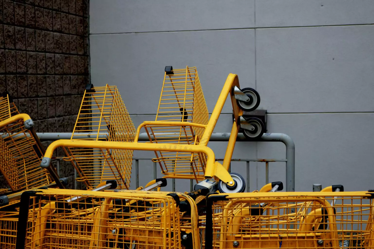 Walmart Hits $1 Trillion Market Value, Joins Club Dominated by Big Tech Giants