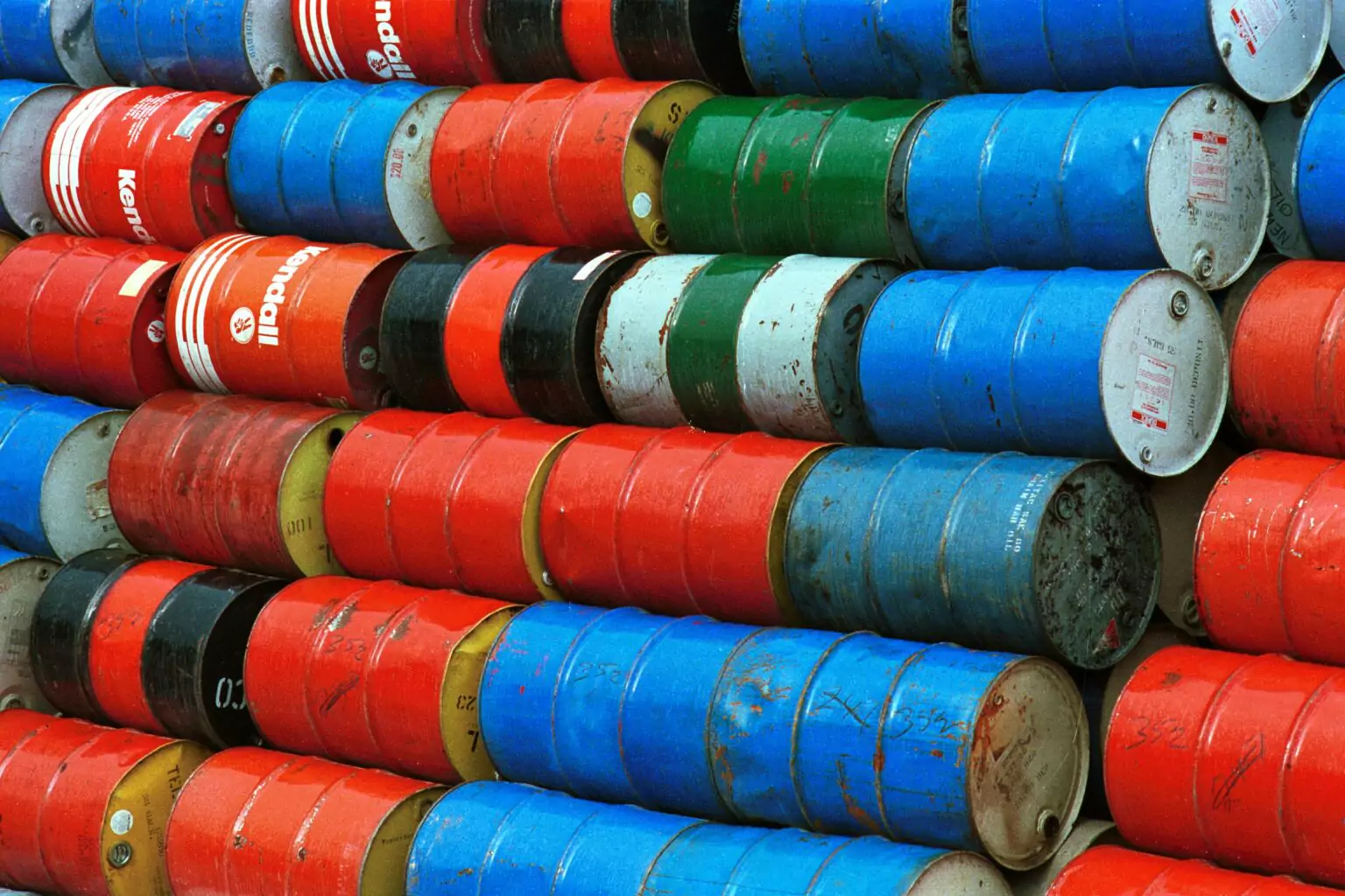 Europeans Criticize US Oil Waiver Amid Rising Fuel Costs