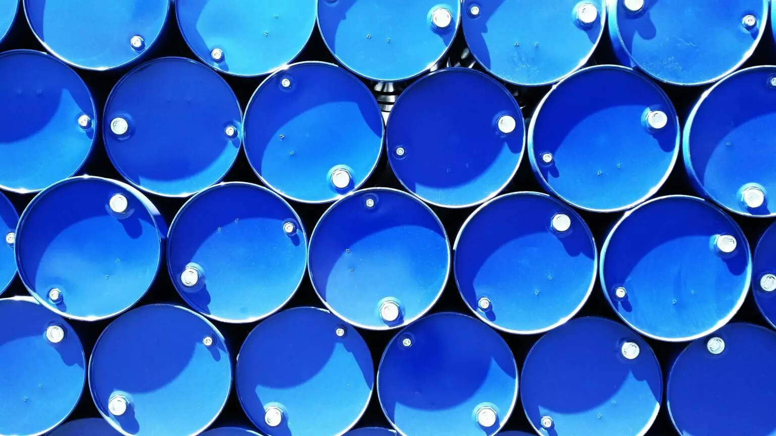 What the Oil Market Is Telling Us Right Now About Energy and Gas Prices