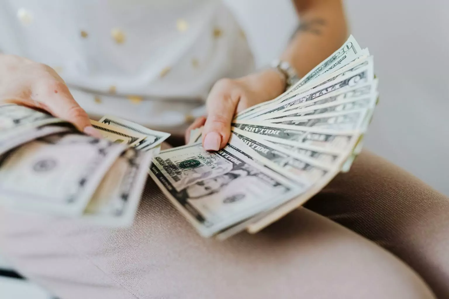 Comparing Savings Interest Rates: US Bank vs Axos Bank