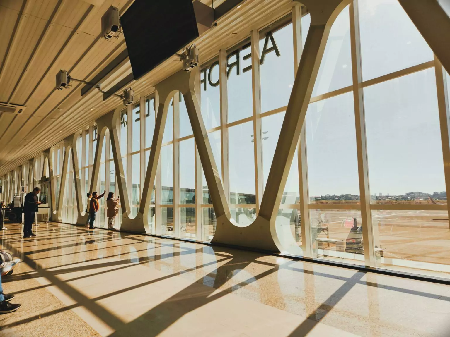 Barclays Flags Top Picks in European Airports Amid Regulatory Shifts
