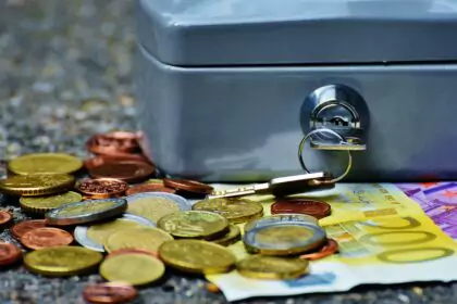 Chase vs Capital One: A Comprehensive Comparison of Checking Accounts
