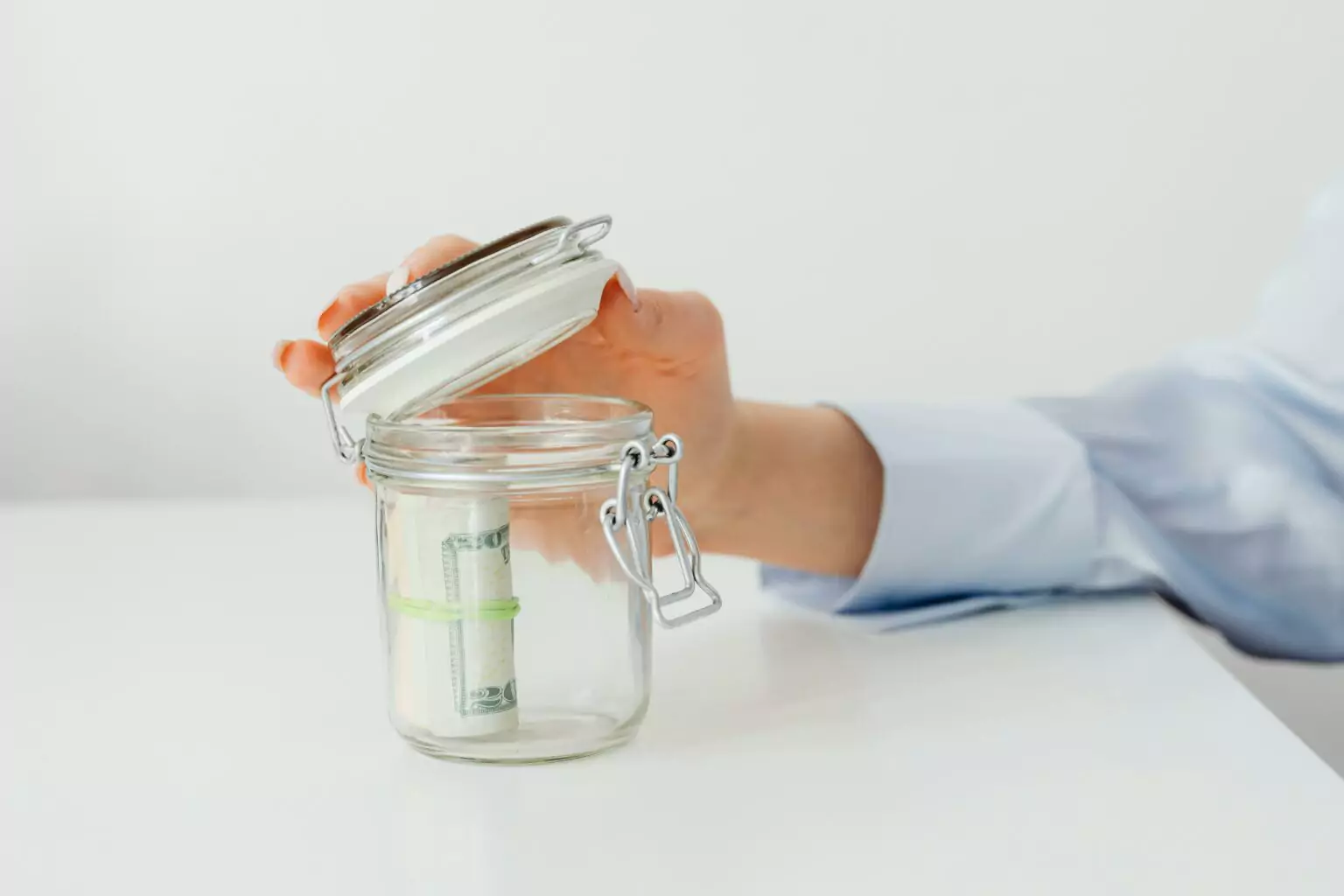 Chase vs SoFi: A Comprehensive Comparison of Savings Interest Rates